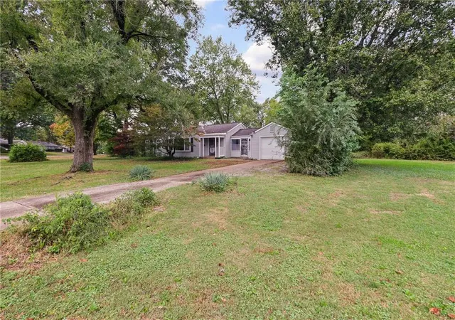 Photo 4 of Single family home for sale at 8932 E 66th Street, Raytown, MO 64133 | MLS# 2647266 | Listing updated on 2026-10-19