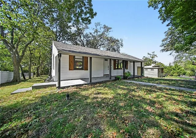 Photo 2 of Single family home for sale at 7844 Smalley Ave, Kansas City, MO 64138 | MLS# 2647267 | Listing updated on 2026-10-28
