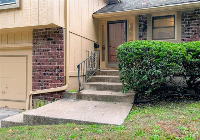 Photo 2 of Sale Pending at 9835 W 101st Street, Overland Park, KS 66212 | MLS# 2647271 | Listing updated on 2026-10-19