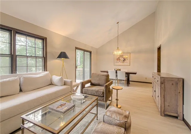 Photo 4 of Sale Pending at 9835 W 101st Street, Overland Park, KS 66212 | MLS# 2647271 | Listing updated on 2026-10-19