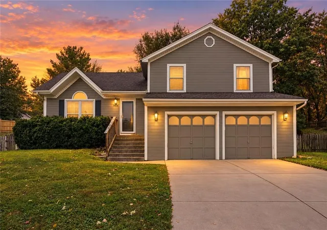 Single family home for sale at 7606 NW 73rd Court, Kansas City, MO 64152 | MLS# 2647276
