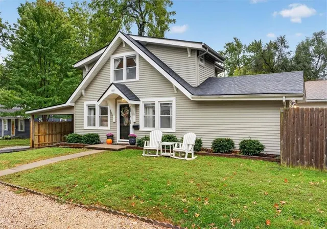 Photo 3 of Sale Pending at 7827 Main St, Kansas City, MO 64114 | MLS# 2647277 | Listing updated on 2026-10-18