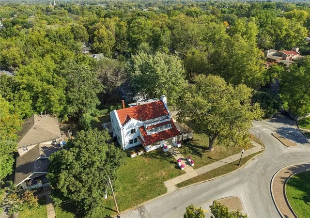 Photo 4 of Single family home for sale at 2202 Everett Ave, Kansas City, KS 66102 | MLS# 2647279 | Listing updated on 2026-10-19