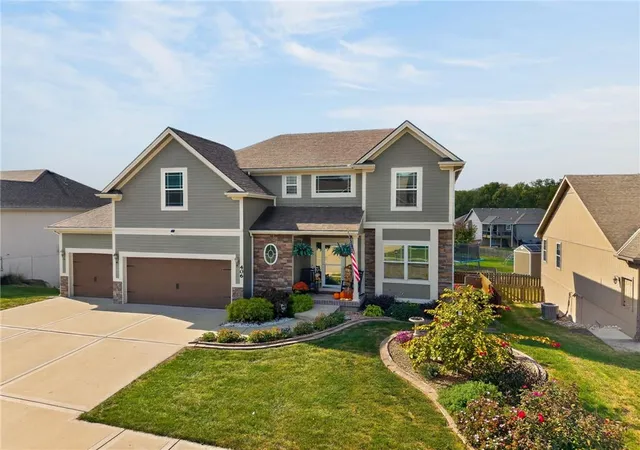Photo 3 of Single family home for sale at 406 Buck Ct, Kearney, MO 64060 | MLS# 2647281 | Listing updated on 2026-10-17