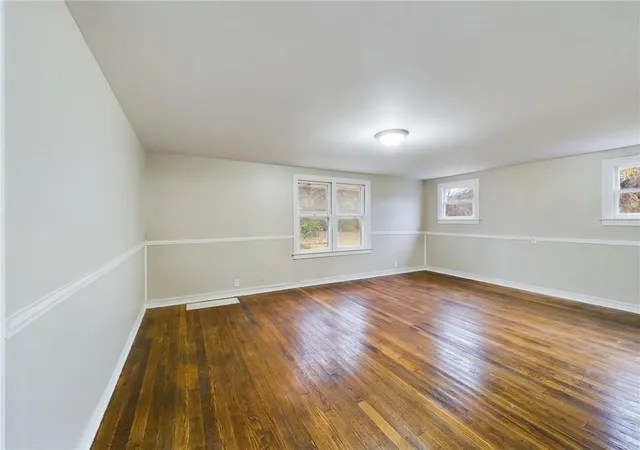 Photo 4 of House for sale at 1013 W South Ave, Independence, MO 64050 | MLS# 2647282 | Listing updated on 2026-10-27