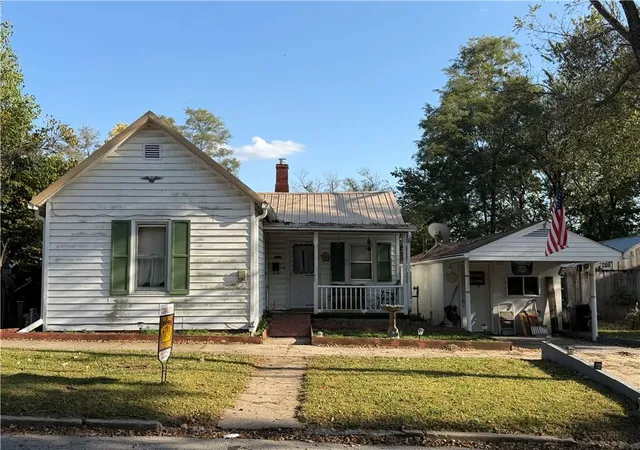 Single family home for sale at 411 Highland Ave, Lexington, MO 64067 | MLS# 2647285