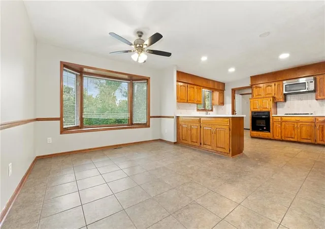 Photo 3 of Single family home for sale at 17422 W 70th Street, Shawnee, KS 66217 | MLS# 2647289 | Listing updated on 2026-10-16