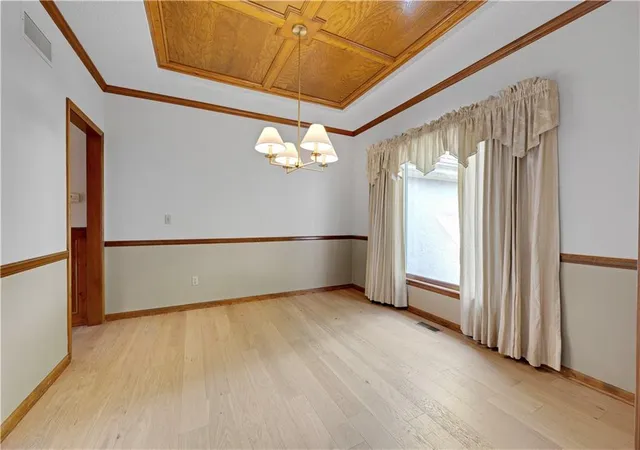 Photo 4 of Single family home for sale at 15221 W 84th Terrace, Lenexa, KS 66219 | MLS# 2647292 | Listing updated on 2026-10-22