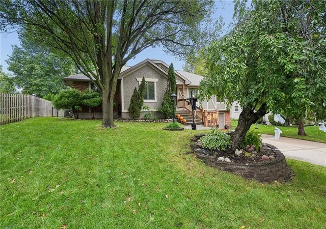 Photo 3 of Single family home for sale at 7314 Olive St, Kansas City, MO 64118 | MLS# 2647296 | Listing updated on 2026-10-18