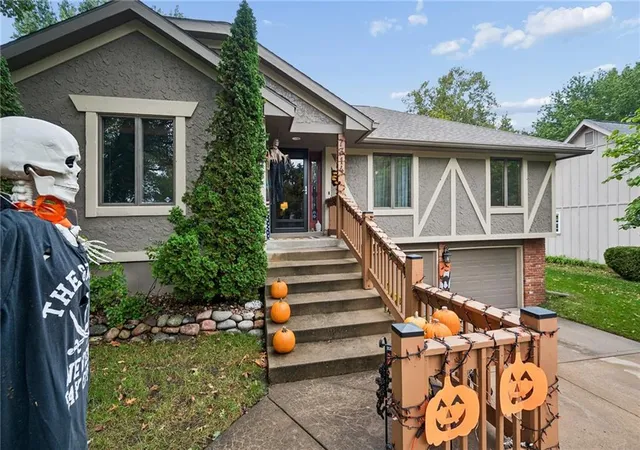 Photo 3 of Single family home for sale at 7314 Olive St, Kansas City, MO 64118 | MLS# 2647296 | Listing updated on 2026-10-18