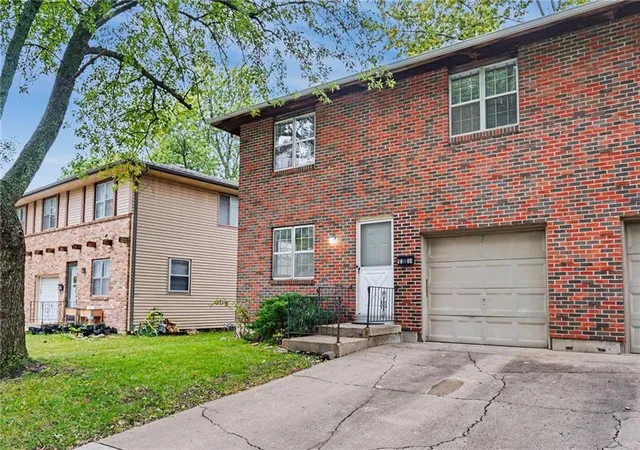 Photo 1 of Townhouse for sale at 9734 Hadley Dr, Overland Park, KS 66212 | MLS# 2647304 | Listing updated on 2026-10-20