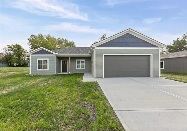 Photo 1 of Single family home for sale at 915 5th Street Ter, Osawatomie, KS 66064 | MLS# 2647322 | Listing updated on 2026-10-20