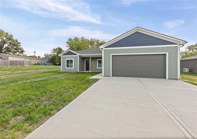 Photo 2 of Single family home for sale at 915 5th Street Ter, Osawatomie, KS 66064 | MLS# 2647322 | Listing updated on 2026-10-20