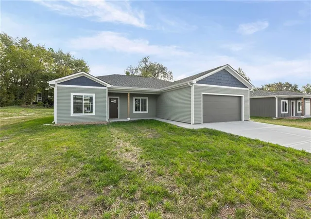 Photo 3 of Single family home for sale at 915 5th Street Ter, Osawatomie, KS 66064 | MLS# 2647322 | Listing updated on 2026-10-20
