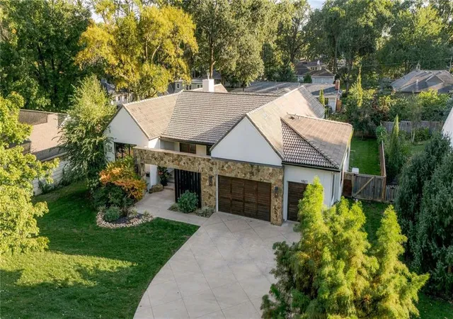 Photo 2 of Sale Pending at 4807 W 64th Street, Prairie Village, KS 66208 | MLS# 2647324 | Listing updated on 2026-10-19