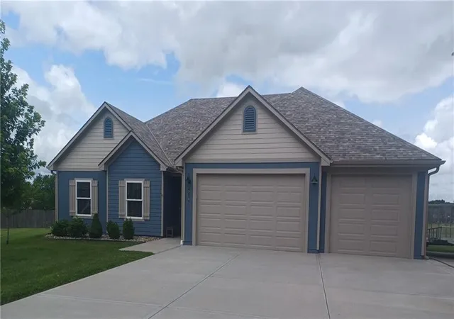 Photo 1 of Single family home for sale at 916 Cedar Ct, Paola, KS 66071 | MLS# 2647331 | Listing updated on 2026-10-17