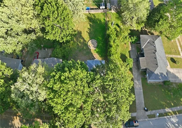 Photo 3 of Single family home for sale at 1305 Madison St, Lees Summit, MO 64081 | MLS# 2647334 | Listing updated on 2026-10-19