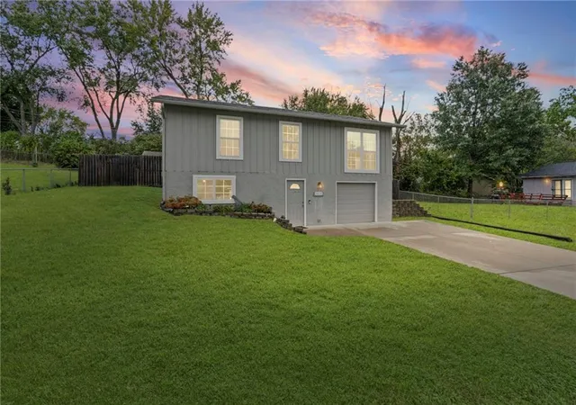 Single family home for sale at 8412 Tauromee Ave, Kansas City, KS 66112 | MLS# 2647339