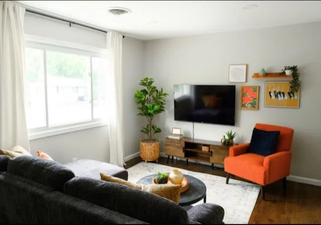 Photo 4 of Single family home for sale at 4916 N Manchester Ave, Kansas City, MO 64119 | MLS# 2647345 | Listing updated on 2026-10-17