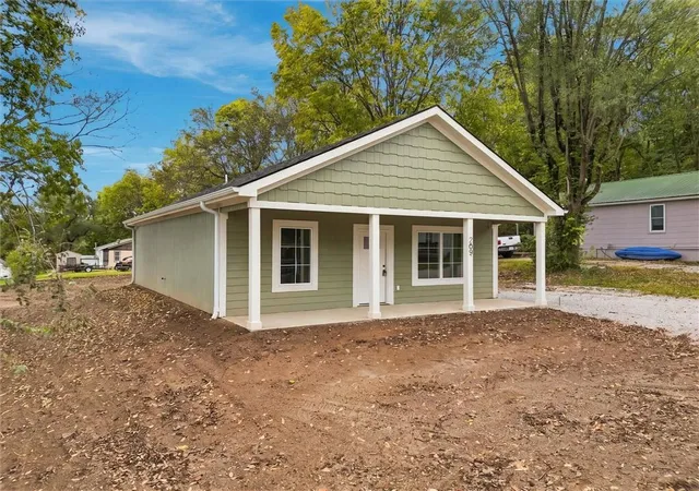 Photo 3 of Single family home for sale at 209 Church St, Richmond, MO 64085 | MLS# 2647346 | Listing updated on 2026-10-19