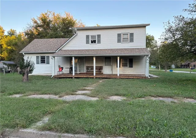 Photo 1 of Single family home for sale at 320 Martin Ave, Osawatomie, KS 66064 | MLS# 2647352 | Listing updated on 2026-10-16