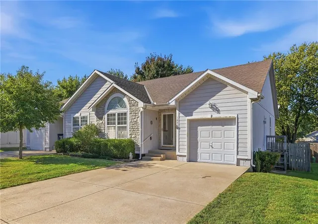 Photo 2 of Multi family home for sale at 10504 06 Maple Ave, Peculiar, MO 64078 | MLS# 2647354 | Listing updated on 2026-10-22