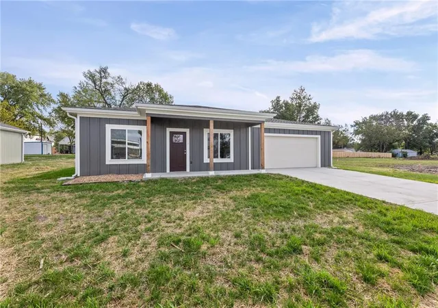 Photo 3 of Single family home for sale at 919 5th Street Ter, Osawatomie, KS 66064 | MLS# 2647360 | Listing updated on 2026-10-20