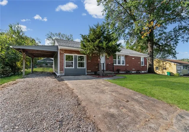 Photo 3 of Single family home for sale at 4311 Yecker Ave, Kansas City, KS 66104 | MLS# 2647361 | Listing updated on 2026-10-16