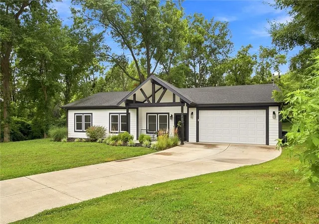 Photo 2 of Single family home for sale at 5005 Welborn Ln, Kansas City, KS 66104 | MLS# 2647366 | Listing updated on 2026-10-19