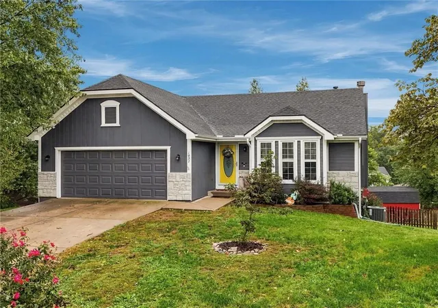 Photo 2 of Single family home for sale at 1027 Swallow Ct, Liberty, MO 64068 | MLS# 2647374 | Listing updated on 2026-10-20