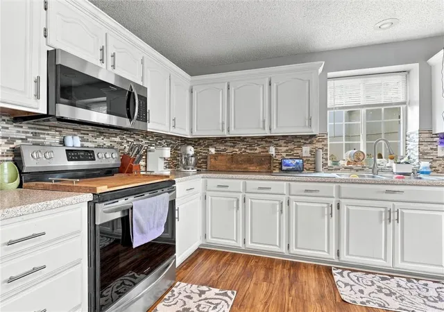Photo 3 of Single family home for sale at 1027 Swallow Ct, Liberty, MO 64068 | MLS# 2647374 | Listing updated on 2026-10-20