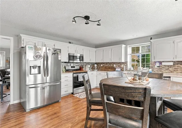 Photo 4 of Single family home for sale at 1027 Swallow Ct, Liberty, MO 64068 | MLS# 2647374 | Listing updated on 2026-10-20
