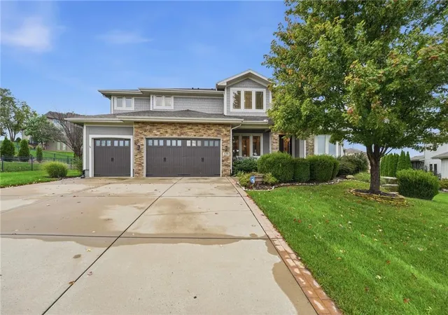 Single family home for sale at 320 NW Thoreau Cir, Lees Summit, MO 64081 | MLS# 2647379
