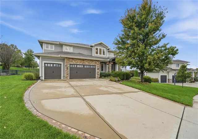 Photo 1 of Single family home for sale at 320 NW Thoreau Cir, Lees Summit, MO 64081 | MLS# 2647379 | Listing updated on 2026-10-24