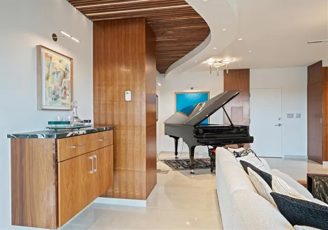 Photo 4 of Condo for sale at 121 W 48th Street #1401, Kansas City, MO 64112 | MLS# 2647384 | Listing updated on 2026-10-16