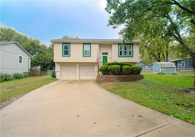 Photo 2 of Single family home for sale at 612 E 3rd Street, Edgerton, KS 66021 | MLS# 2647391 | Listing updated on 2026-10-22