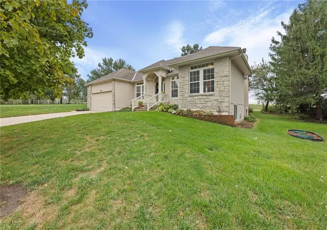 Photo 3 of Single family home for sale at 29483 Masters Ct, Louisburg, KS 66053 | MLS# 2647395 | Listing updated on 2026-10-16