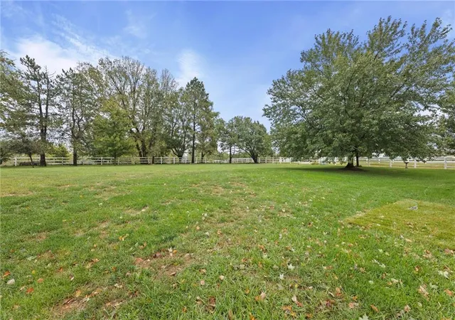 Photo 4 of Single family home for sale at 29483 Masters Ct, Louisburg, KS 66053 | MLS# 2647395 | Listing updated on 2026-10-16