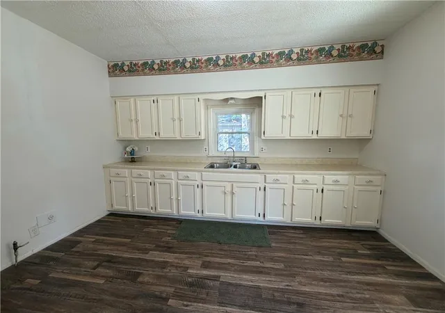 Photo 2 of Single family home for sale at 301 E 6th Street, Caney, KS 67333 | MLS# 2647406 | Listing updated on 2026-10-22