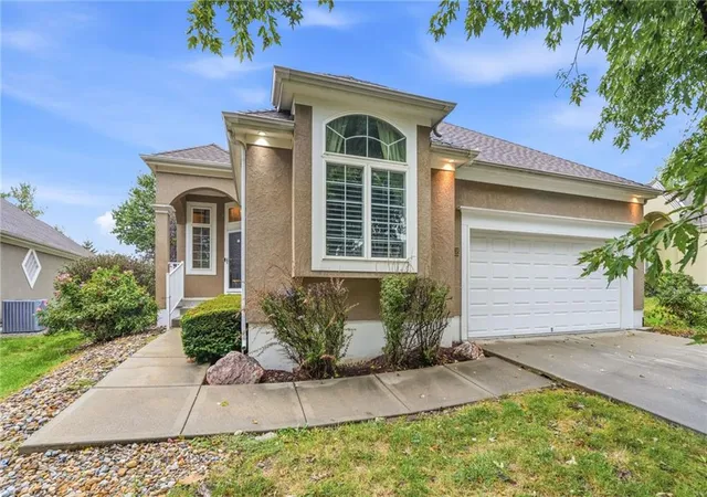 Photo 3 of Single family home for sale at 13408 Summit Ct, Kansas City, MO 64145 | MLS# 2647415 | Listing updated on 2026-10-17
