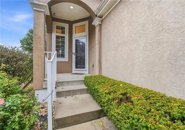 Photo 3 of House for sale at 13408 Summit Ct, Kansas City, MO 64145 | MLS# 2647415 | Listing updated on 2026-10-17