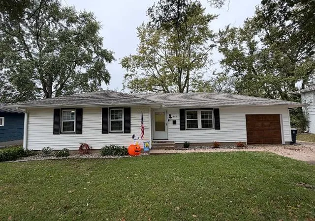 Single family home for sale at 9410 Palmer Ave, Kansas City, MO 64138 | MLS# 2647424