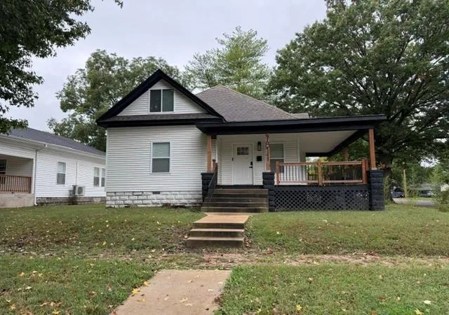 Single family home for sale at 1811 N Smelter St, Pittsburg, KS 66762 | MLS# 2647429