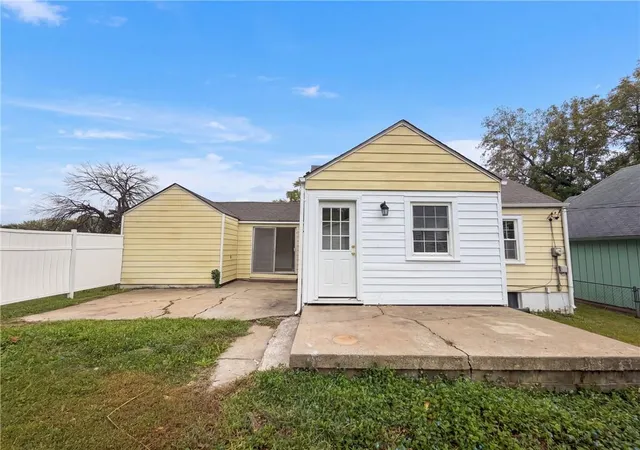 Photo 4 of Single family home for sale at 10308 E 39th Street, Kansas City, MO 64133 | MLS# 2647449 | Listing updated on 2026-10-20
