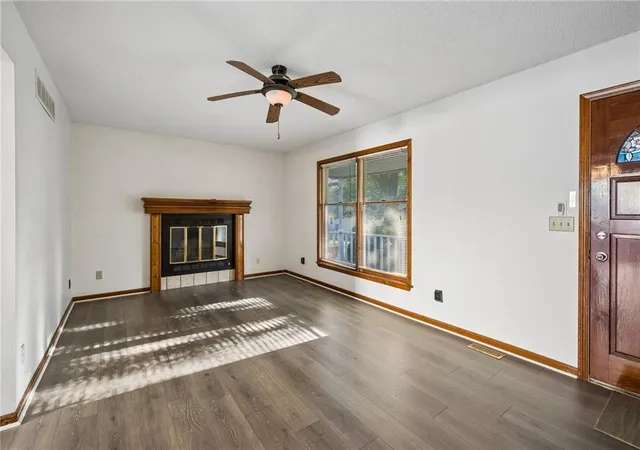 Photo 4 of Single family home for sale at 6906 N Chas Dr, Pleasant Valley, MO 64068 | MLS# 2647451 | Listing updated on 2026-10-22