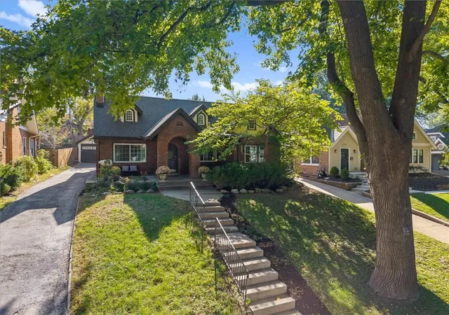 Photo 1 of Single family home for sale at 211 E 66th Street, Kansas City, MO 64113 | MLS# 2647458 | Listing updated on 2026-10-22