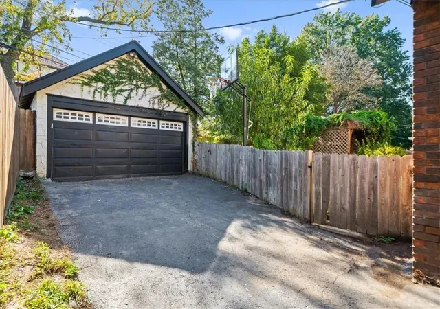 Photo 4 of Single family home for sale at 211 E 66th Street, Kansas City, MO 64113 | MLS# 2647458 | Listing updated on 2026-10-22