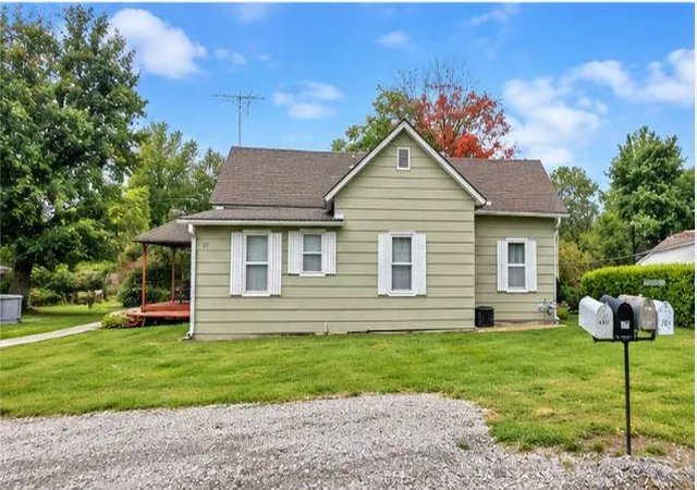 Photo 2 of Single family home for sale at 111 S Pine St, Gallatin, MO 64640 | MLS# 2647460 | Listing updated on 2026-10-21