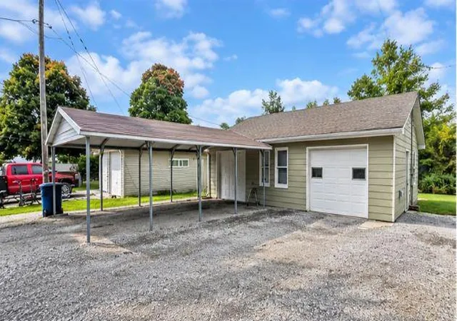Photo 3 of Single family home for sale at 111 S Pine St, Gallatin, MO 64640 | MLS# 2647460 | Listing updated on 2026-10-21