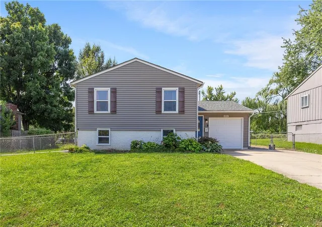 Single family home for sale at 18907 E Susquehanna Ridge, Independence, MO 64056 | MLS# 2647461